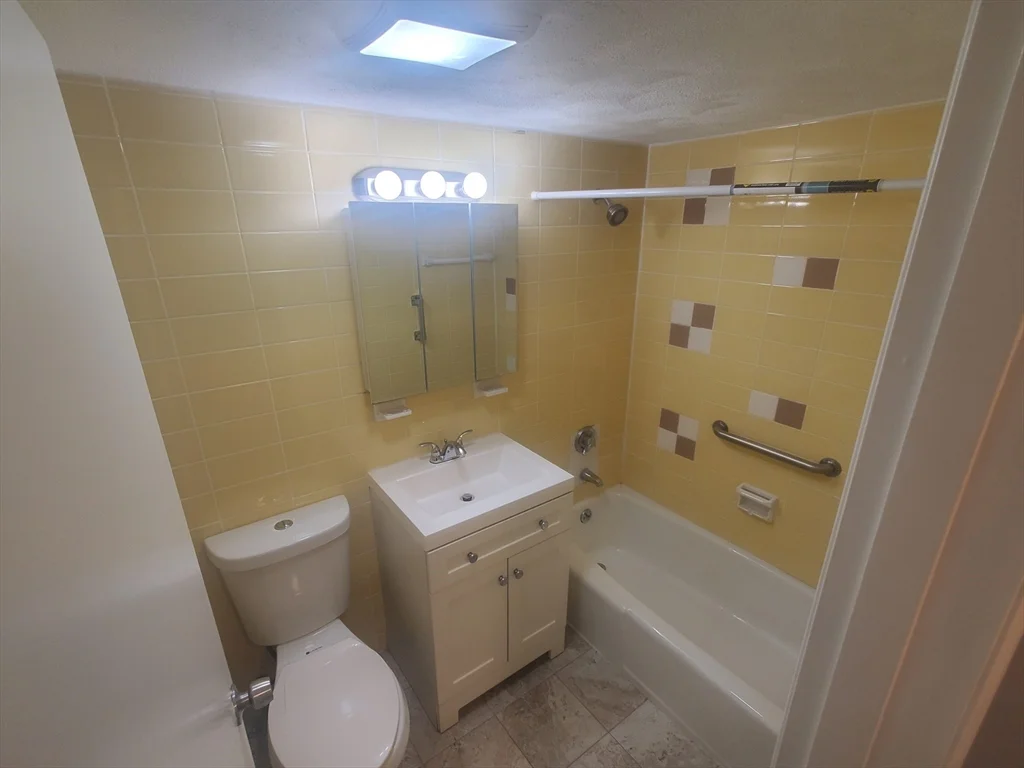 1 bed, 1 bath apartment for rent at 55 David Ter Unit 18, Norwood — photo 8 of 10