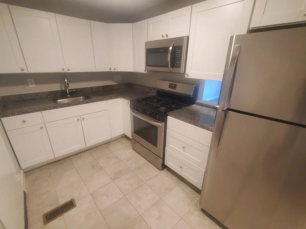 1 bed, 1 bath apartment for rent at 55 David Ter Unit 18, Norwood — photo 1 of 10