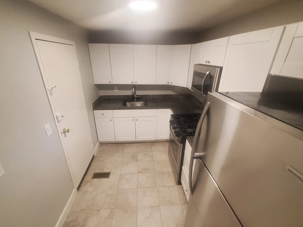1 bed, 1 bath apartment for rent at 55 David Ter Unit 18, Norwood — photo 3 of 10