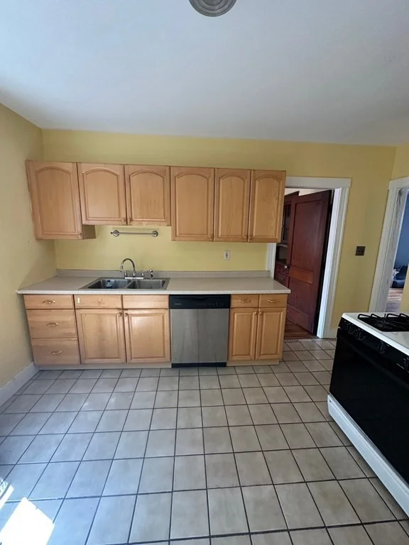 2 bed, 1 bath apartment for rent at 55 Dunboy St Unit 1, Brighton — photo 4 of 10