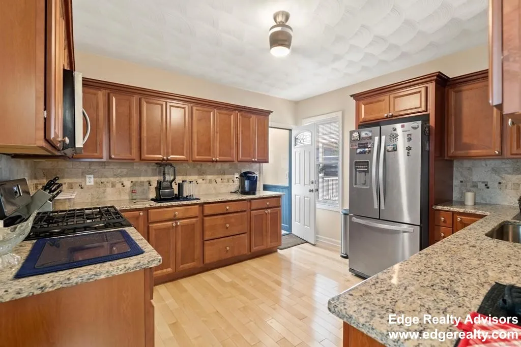 3 bed, 1 bath apartment for rent at 55 Easton St Unit 3, Allston — photo 2 of 13