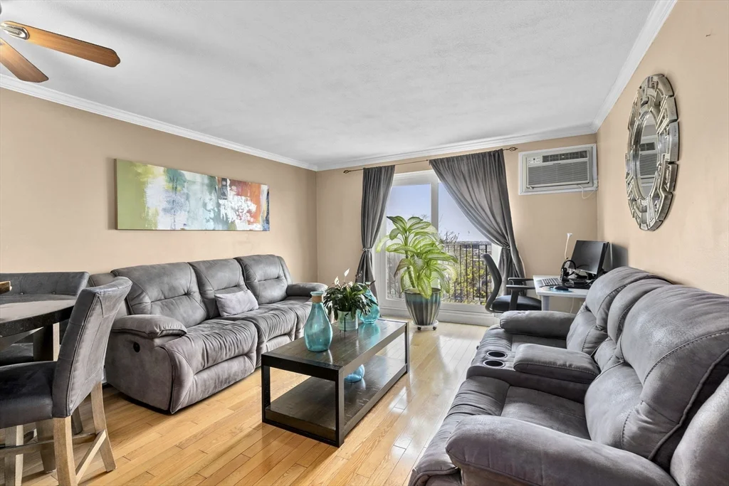 2 bed, 1 bath apartment for rent at 55 Eleanor St Unit 19, Chelsea