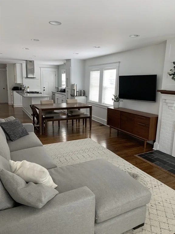 3 bed, 2 bath apartment for rent at 55 Eliot Crescent Unit 1, Chestnut Hill — photo 8 of 11