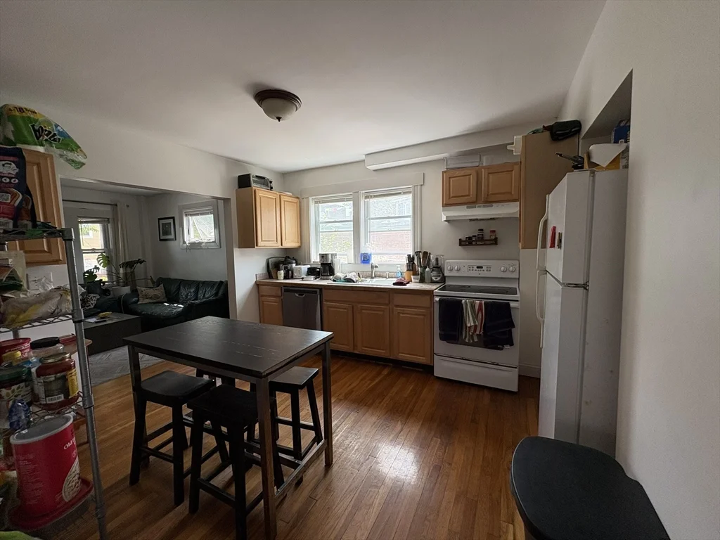 3 bed, 1 bath apartment for rent at 55 Elm St Unit 1, Central Square — photo 2 of 10