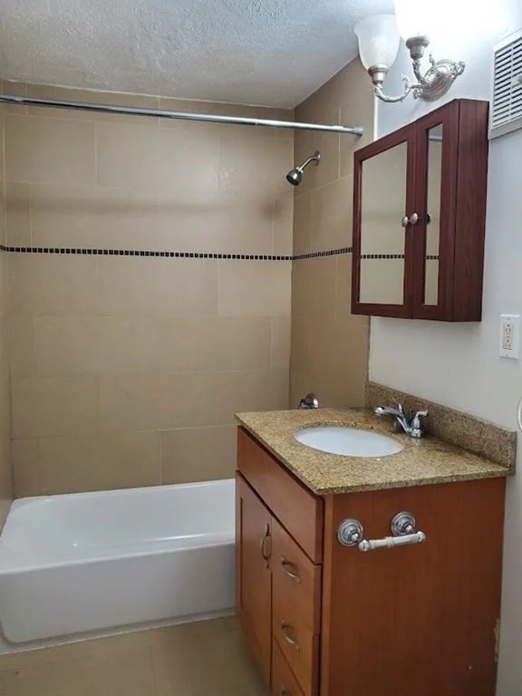 2 bed, 1 bath apartment for rent at 55 Elmwood Park Unit 14, Montclair — photo 6 of 12