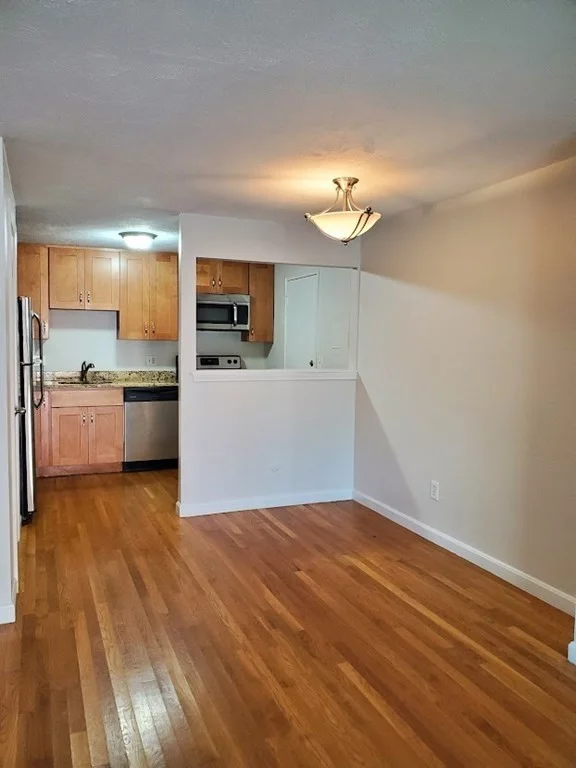 2 bed, 1 bath apartment for rent at 55 Elmwood Park Unit 14, Montclair — photo 3 of 12