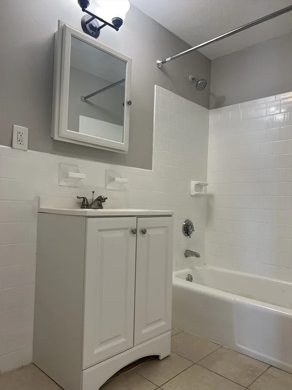 1 bed, 1 bath apartment for rent at 55 Elmwood Park Unit 33, Quincy — photo 4 of 5