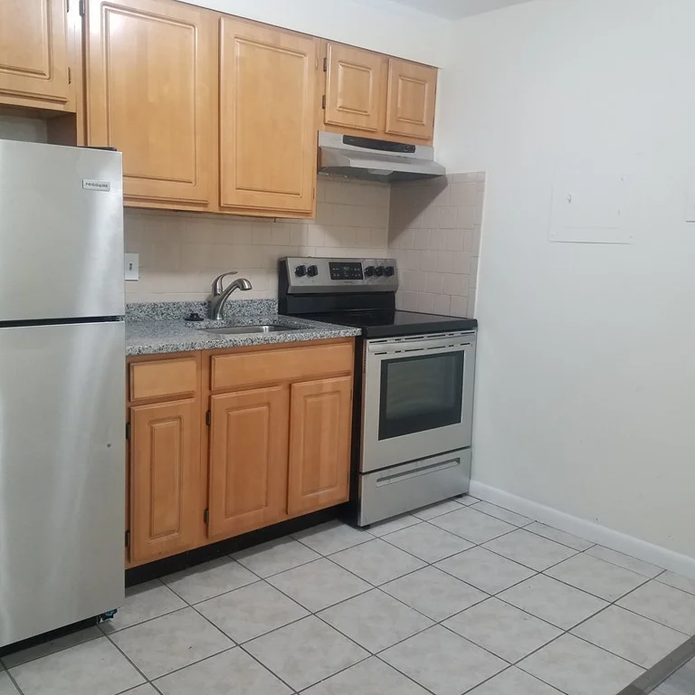 Studio bed, 1 bath apartment for rent at 55 Elmwood Park Unit 7, Quincy — photo 1 of 4