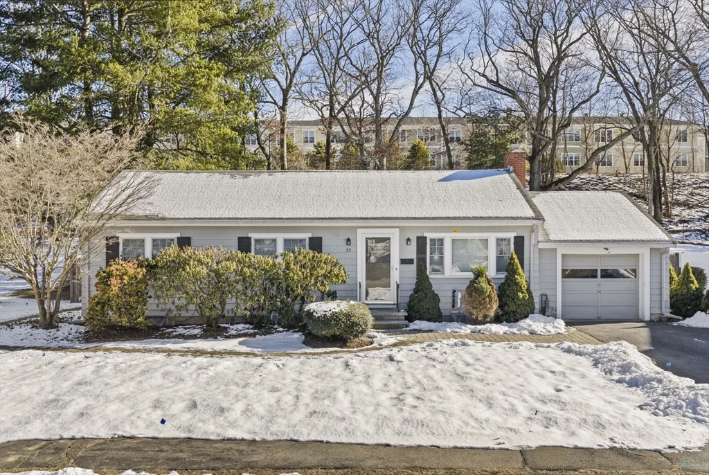 3 bed, 2 bath apartment for rent at 55 Evelyn Rd Unit 55, Needham — photo 1 of 33