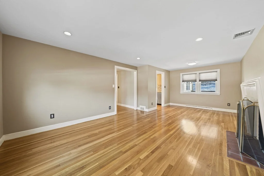 3 bed, 2 bath apartment for rent at 55 Evelyn Rd Unit 55, Needham — photo 10 of 33