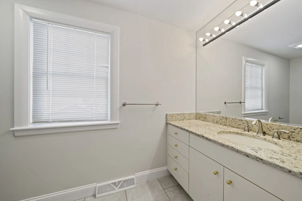 3 bed, 2 bath apartment for rent at 55 Evelyn Rd Unit 55, Needham — photo 18 of 33