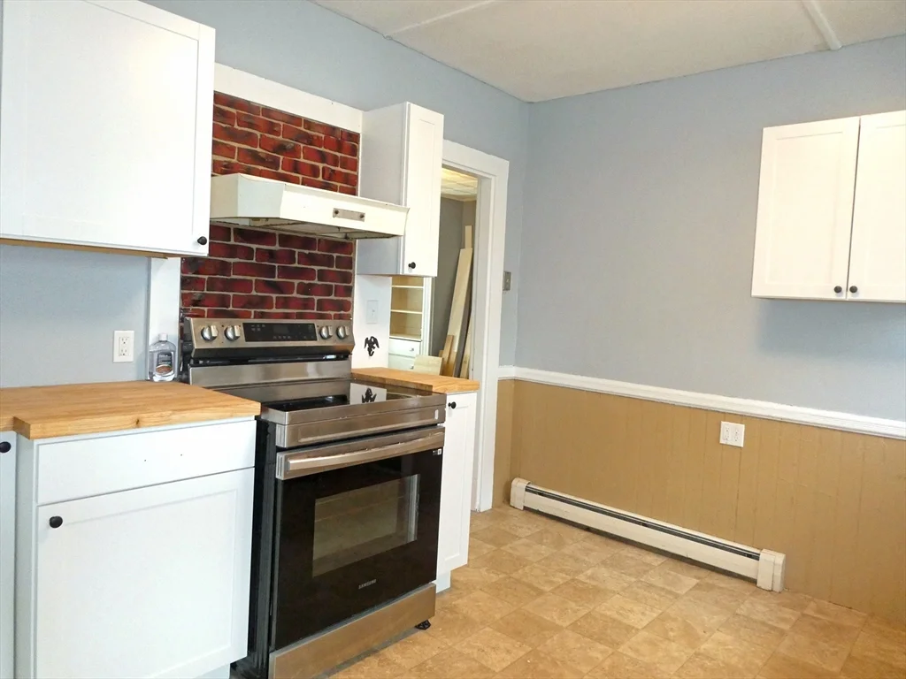 3 bed, 1 bath apartment for rent at 55 Everett St Unit 1, Middleboro — photo 4 of 16