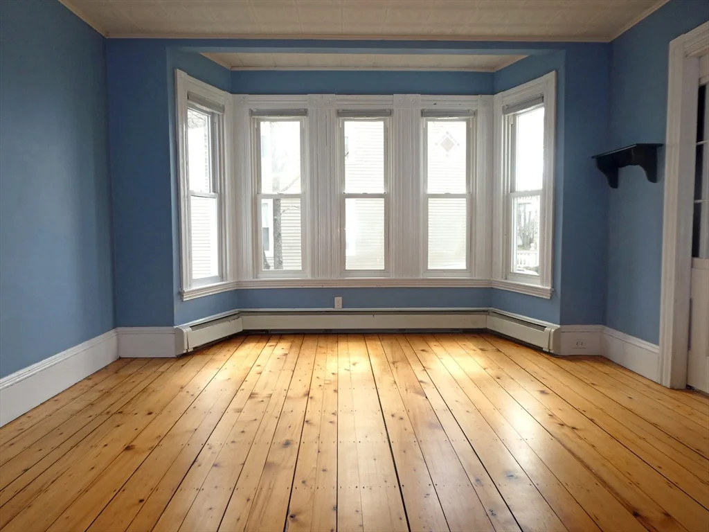3 bed, 1 bath apartment for rent at 55 Everett St Unit 1, Middleboro — photo 9 of 16