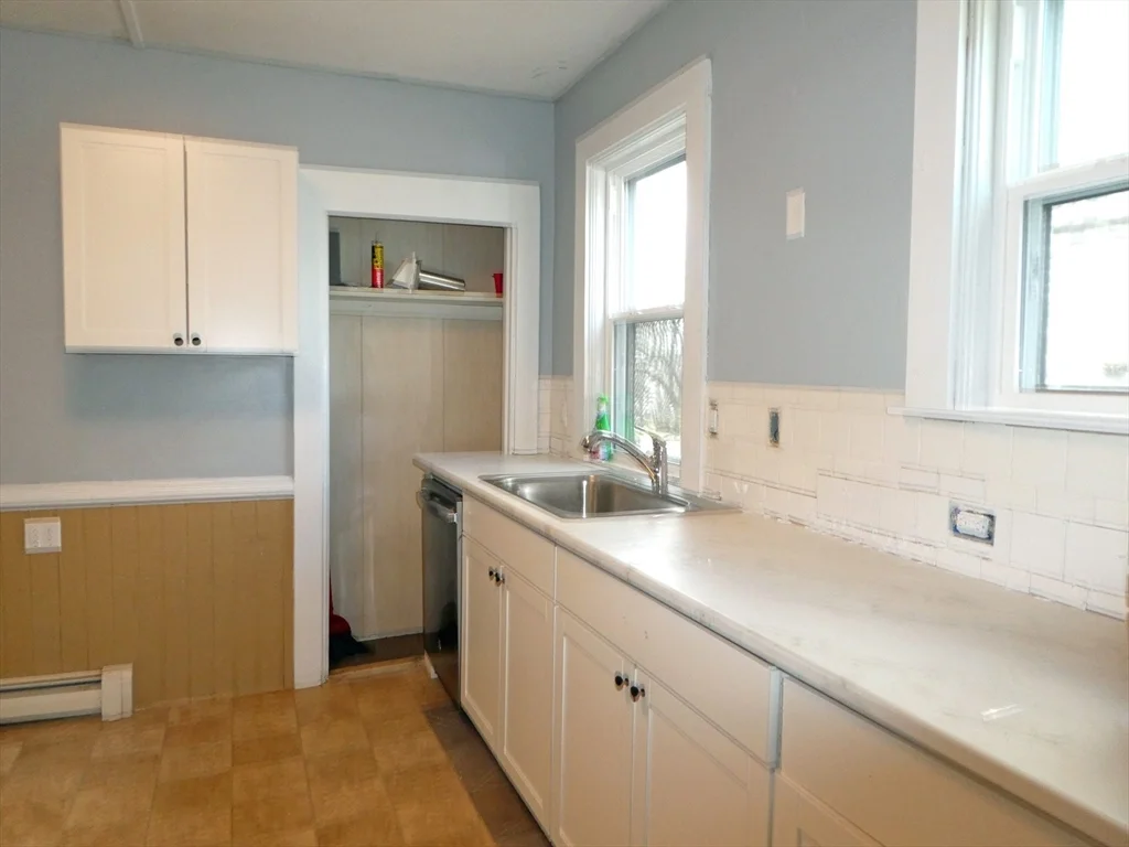3 bed, 1 bath apartment for rent at 55 Everett St Unit 1, Middleboro — photo 3 of 16