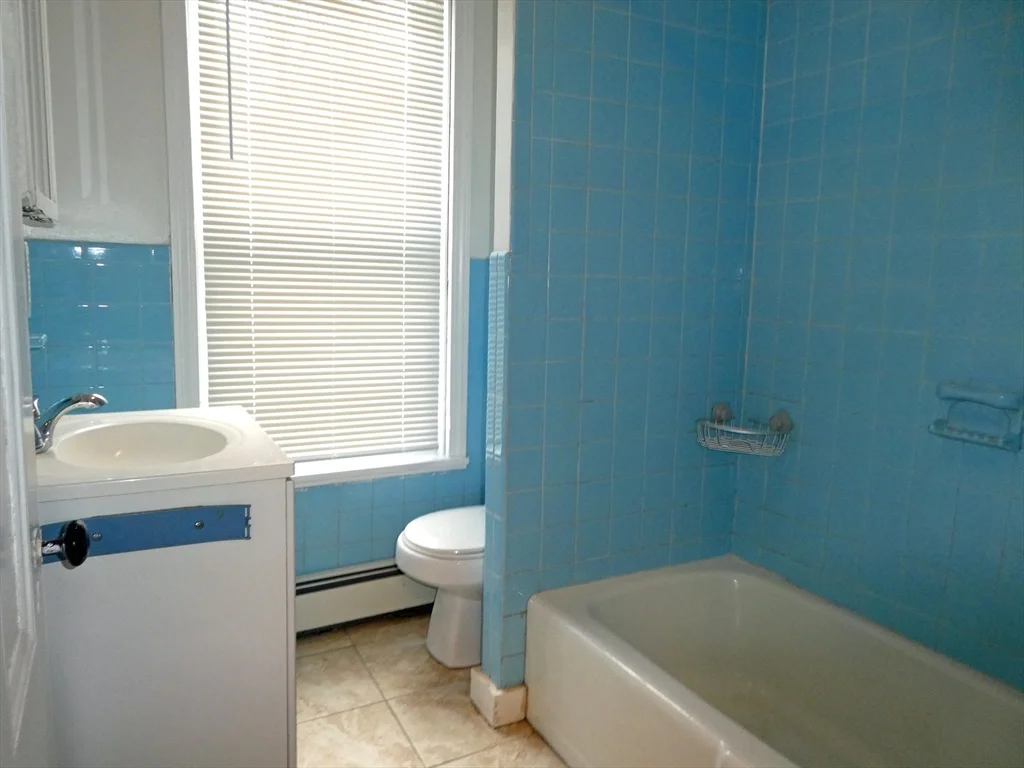 3 bed, 1 bath apartment for rent at 55 Everett St Unit 1, Middleboro — photo 6 of 16