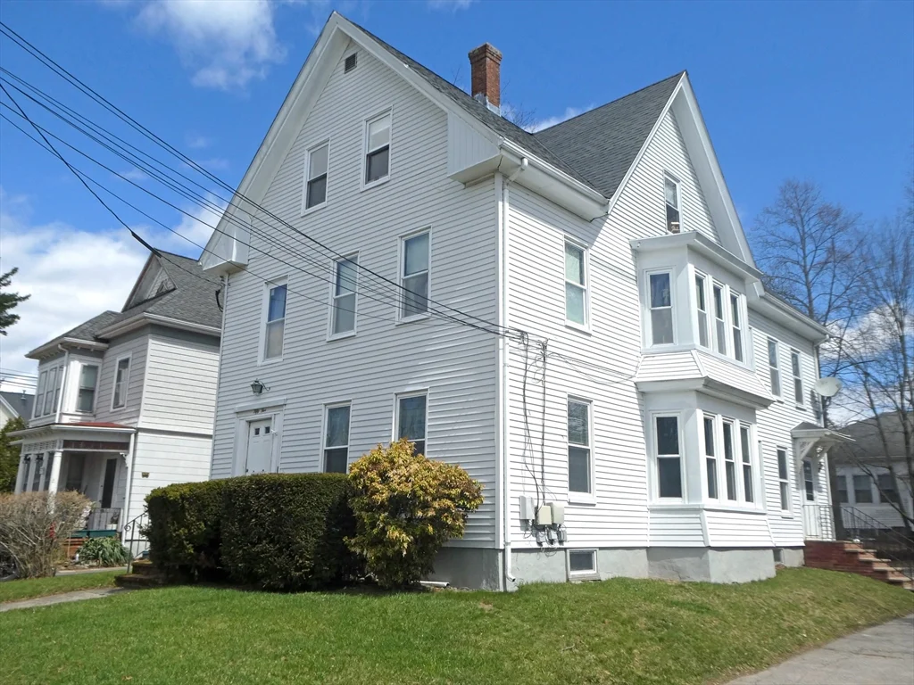 3 bed, 1 bath apartment for rent at 55 Everett St Unit 1, Middleboro