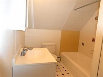 2 bed, 1 bath apartment for rent at 55 Everett St Unit 3, Middleboro — photo 11 of 14