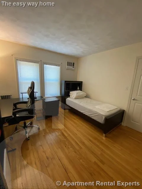 2 bed, 1 bath apartment for rent at 55 Farragut Ave, Teele Square — photo 7 of 12