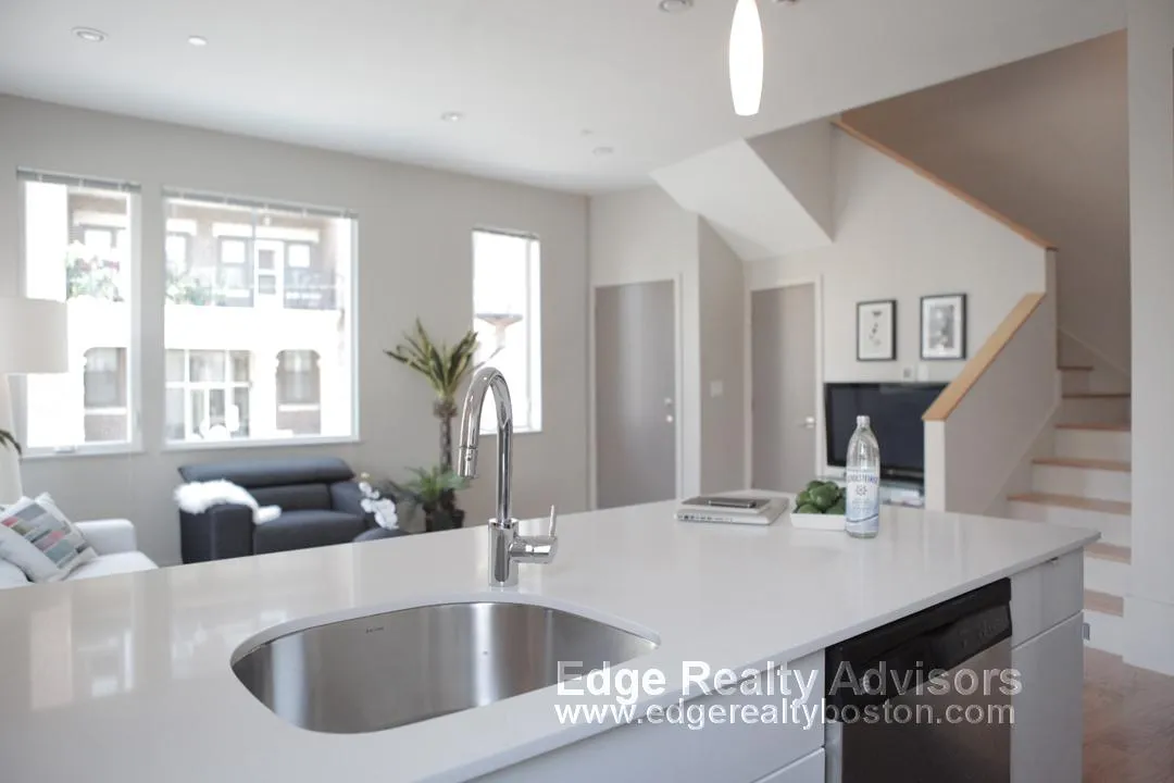 4 bed, 2.5 bath apartment for rent at 55 Glenville Ave Unit 1, Allston — photo 1 of 4