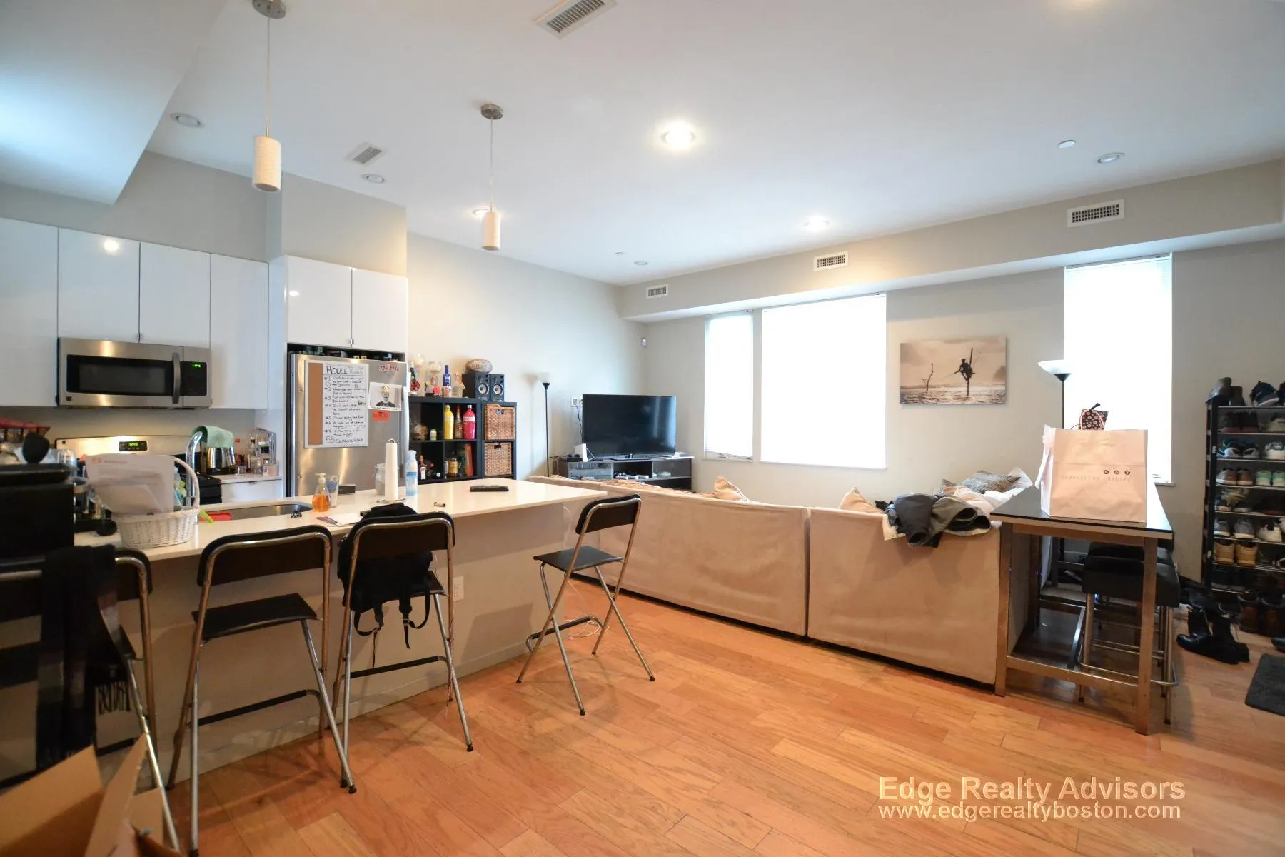 5 bed, 2.5 bath apartment for rent at 55 Glenville Ave Unit 2, Allston — photo 3 of 15