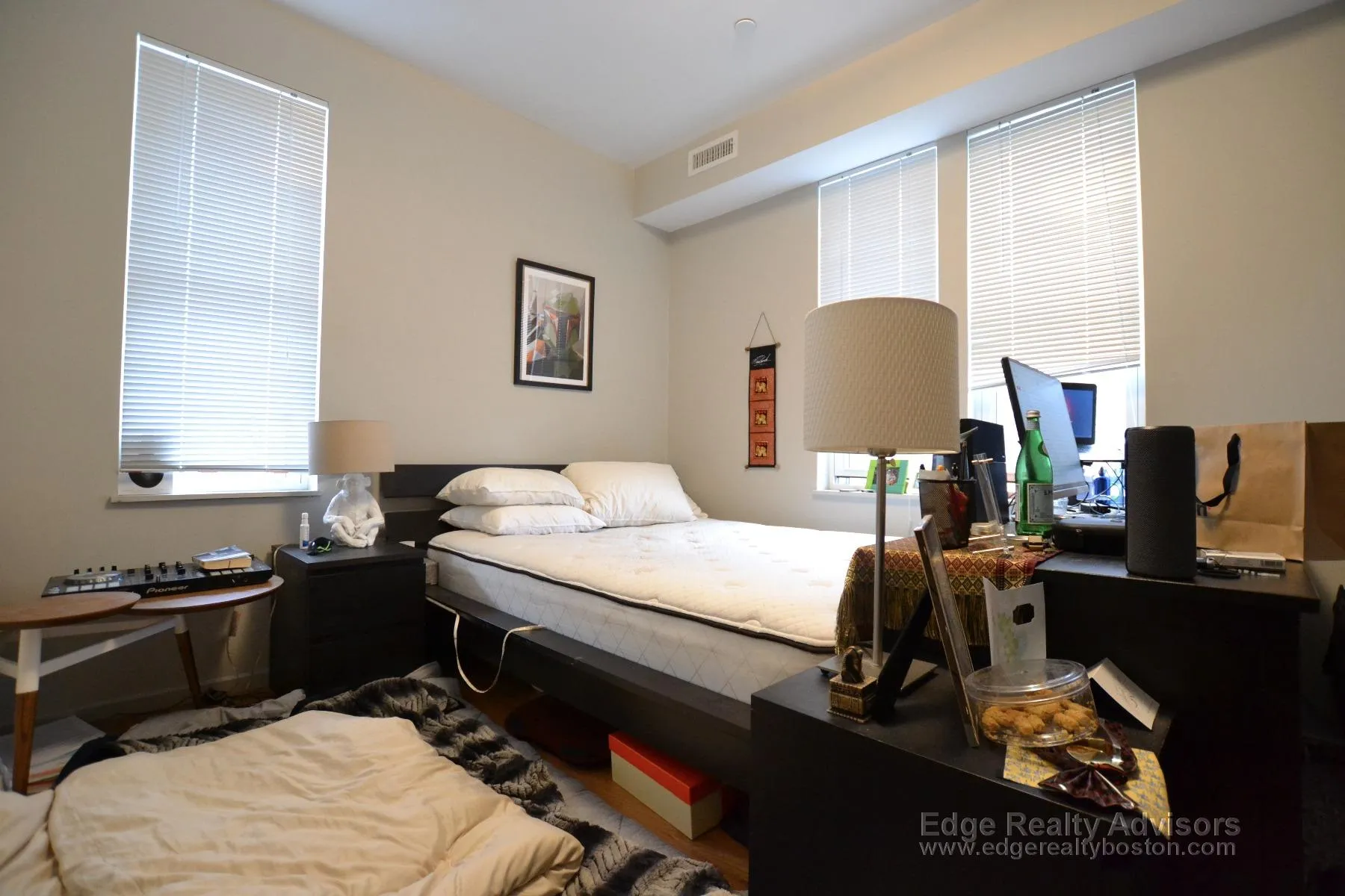 5 bed, 2.5 bath apartment for rent at 55 Glenville Ave Unit 2, Allston — photo 12 of 15