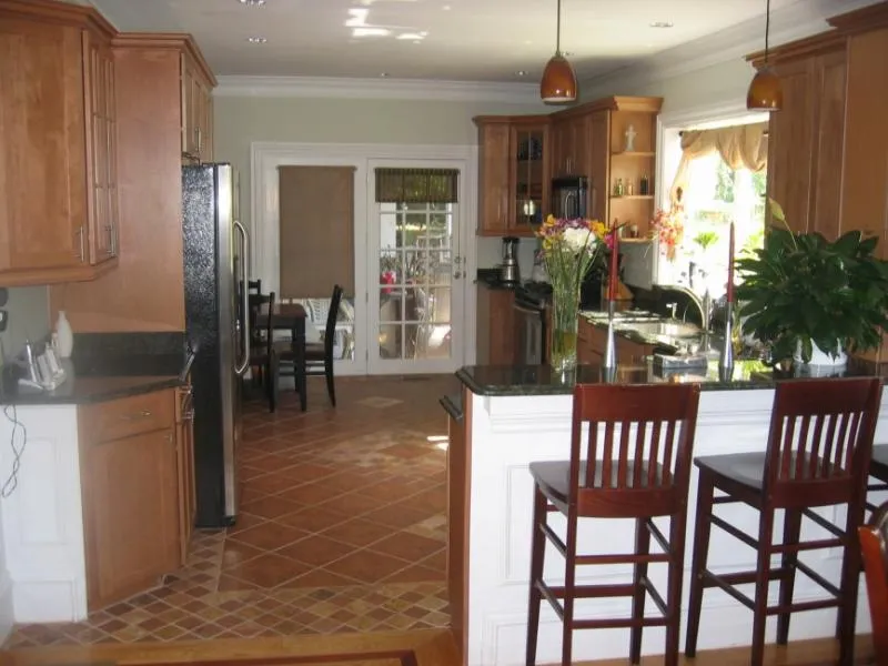 4 bed, 2 bath apartment for rent at 55 Hobart St Unit 1, Oak Square — photo 1 of 5