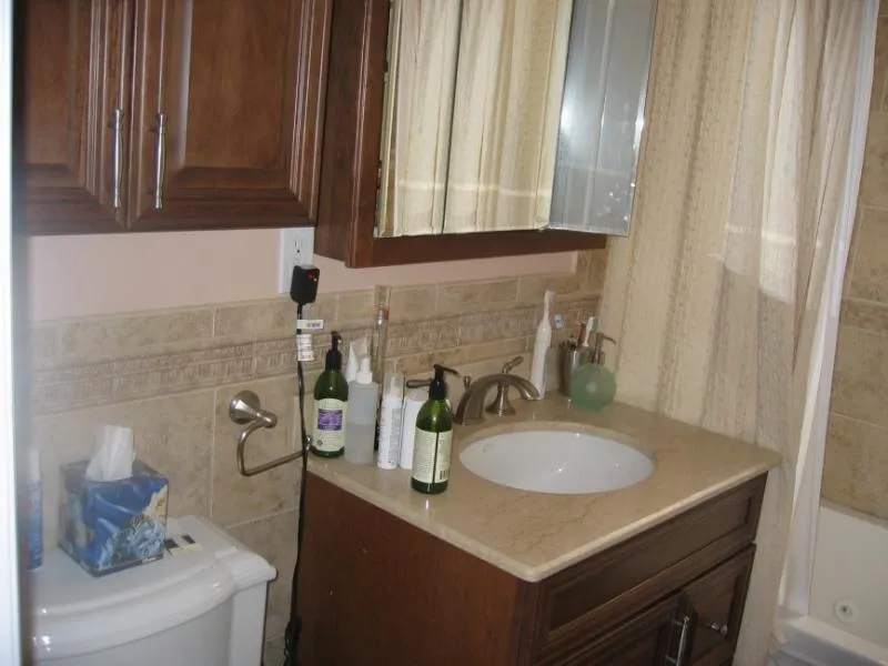 4 bed, 2 bath apartment for rent at 55 Hobart St Unit 1, Oak Square — photo 5 of 5