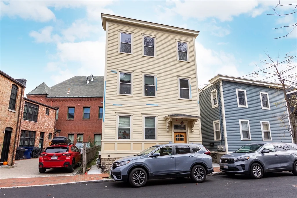2 bed, 1 bath apartment for rent at 55 Kelly Rd Unit 3, Cambridgeport — photo 1 of 10