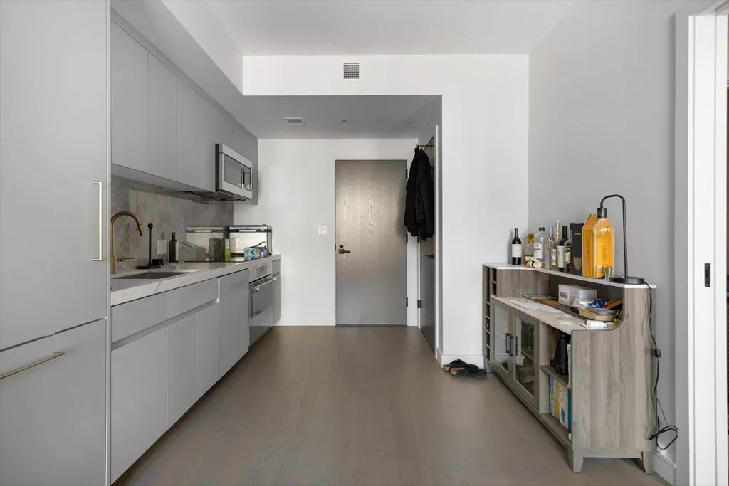 1 bed, 1 bath apartment for rent at 55 Lagrange St Unit 1008, Boston Downtown — photo 9 of 21