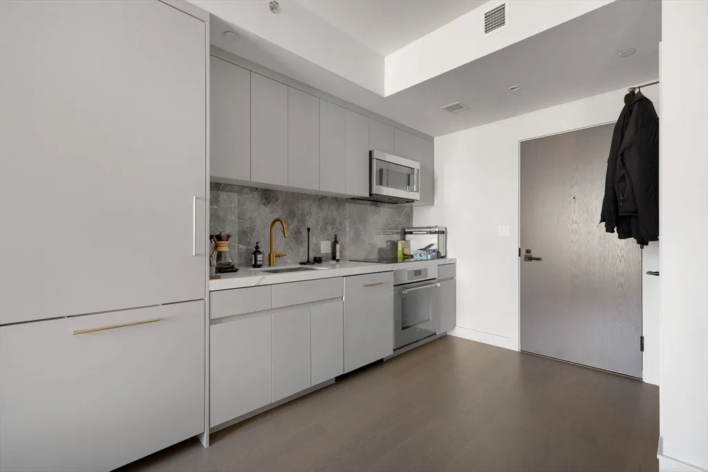 1 bed, 1 bath apartment for rent at 55 Lagrange St Unit 1008, Boston Downtown — photo 10 of 21