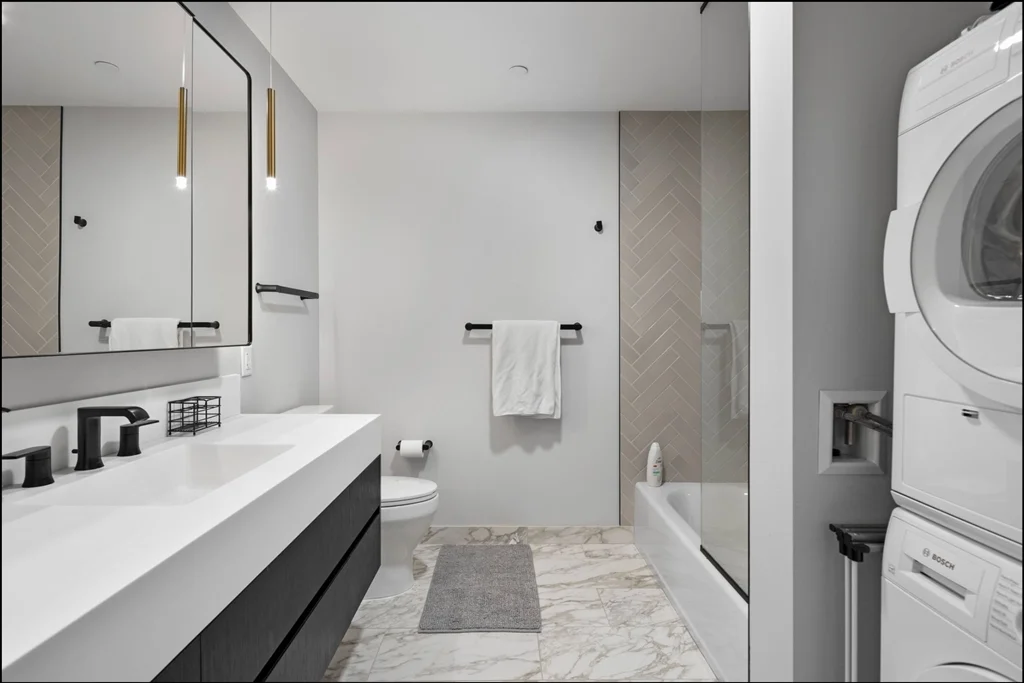 Studio bed, 1 bath apartment for rent at 55 Lagrange Unit 301, Theatre District — photo 9 of 21