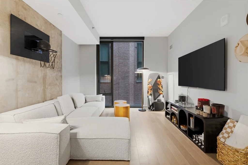 1 bed, 1 bath apartment for rent at 55 Lagrange Unit 309, Boston Downtown