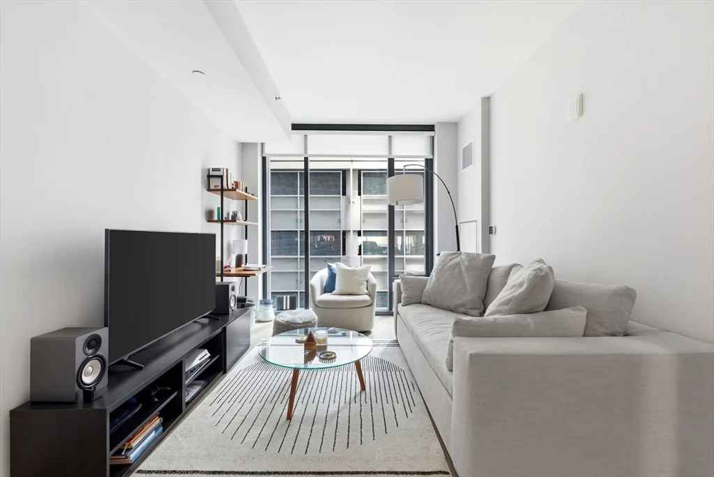 1 bed, 1 bath apartment for rent at 55 Lagrange Unit 403, Boston Downtown — photo 1 of 12