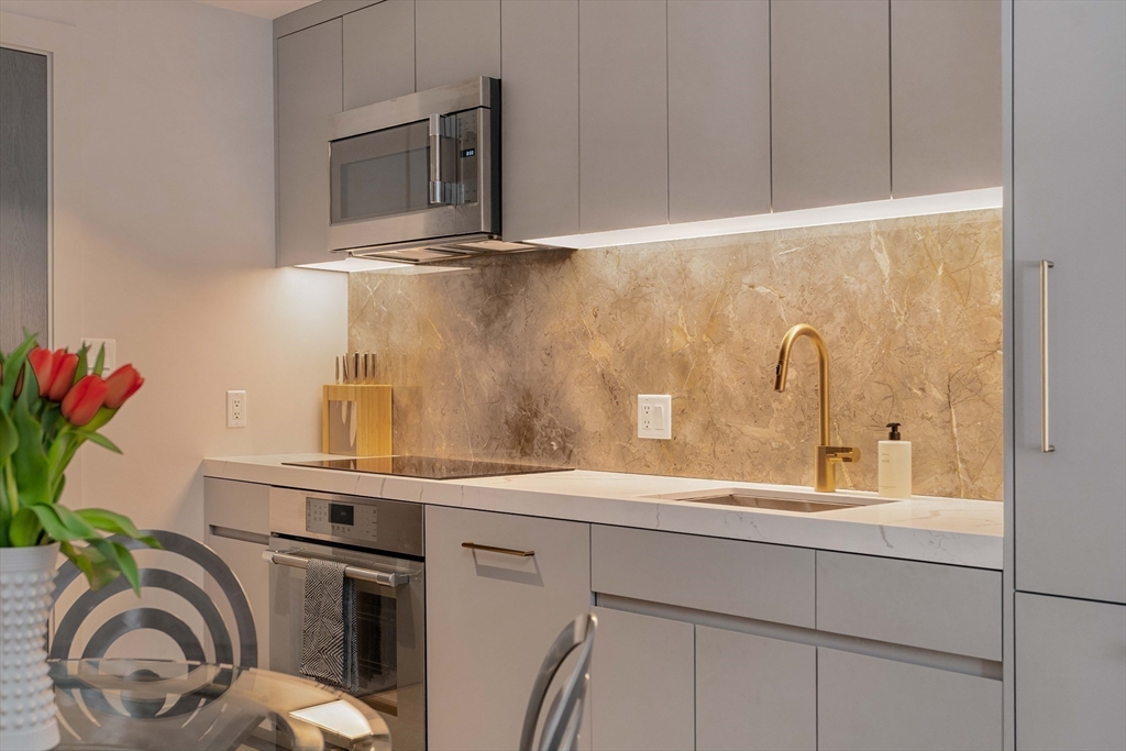 1 bed, 1 bath apartment for rent at 55 Lagrange Unit 603, South End — photo 5 of 28