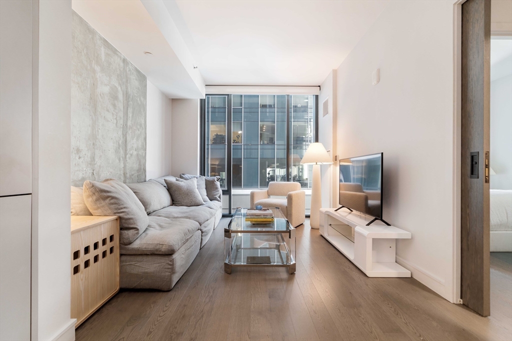 1 bed, 1 bath apartment for rent at 55 Lagrange Unit 603, South End — photo 8 of 28