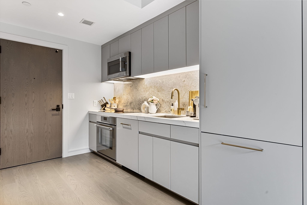 1 bed, 1 bath apartment for rent at 55 Lagrange Unit 709, Boston Downtown — photo 10 of 27