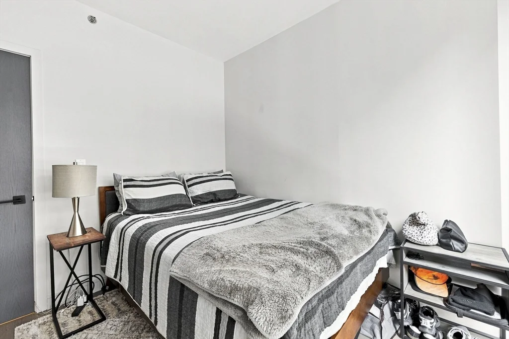 1 bed, 1 bath apartment for rent at 55 Lagrange Unit 802, Boston Downtown — photo 11 of 12