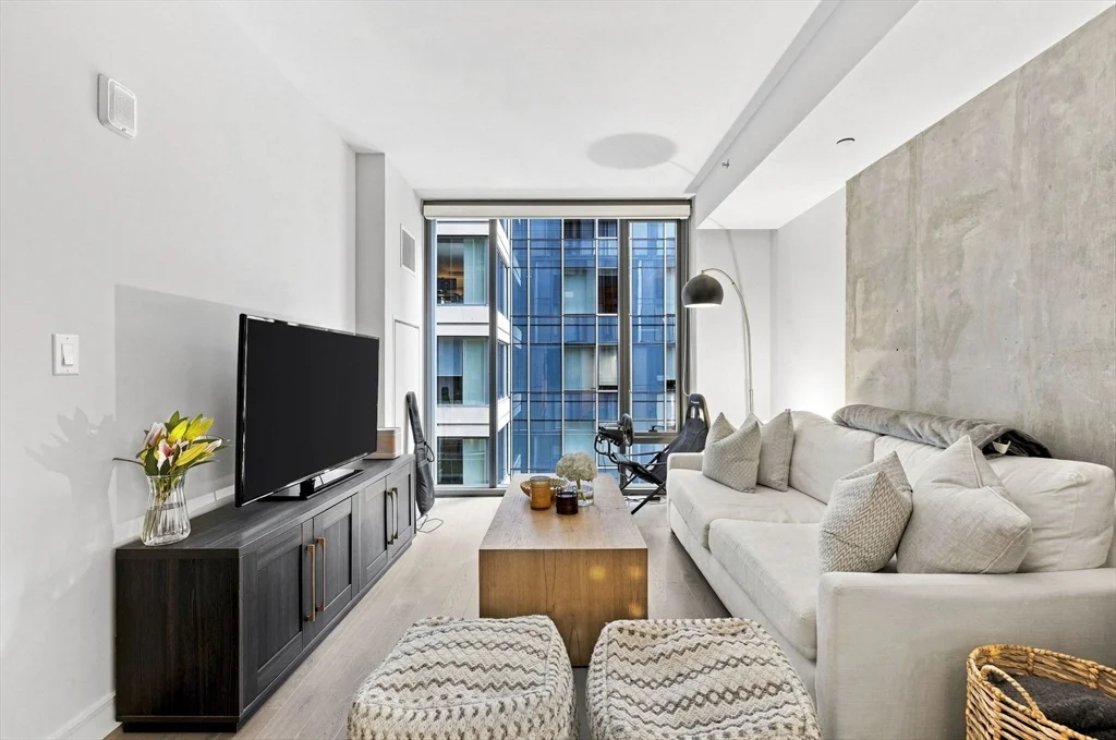 1 bed, 1 bath apartment for rent at 55 Lagrange Unit 802, Boston Downtown
