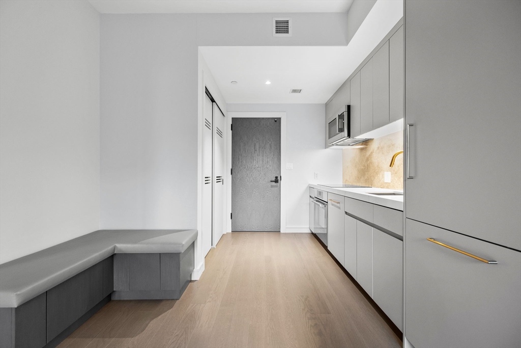 1 bed, 1 bath apartment for rent at 55 Lagrange Unit 809, Boston — photo 4 of 20