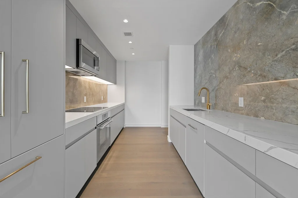 2 bed, 2 bath apartment for rent at 55 Lagrange Unit PH22E, Boston Downtown — photo 4 of 11