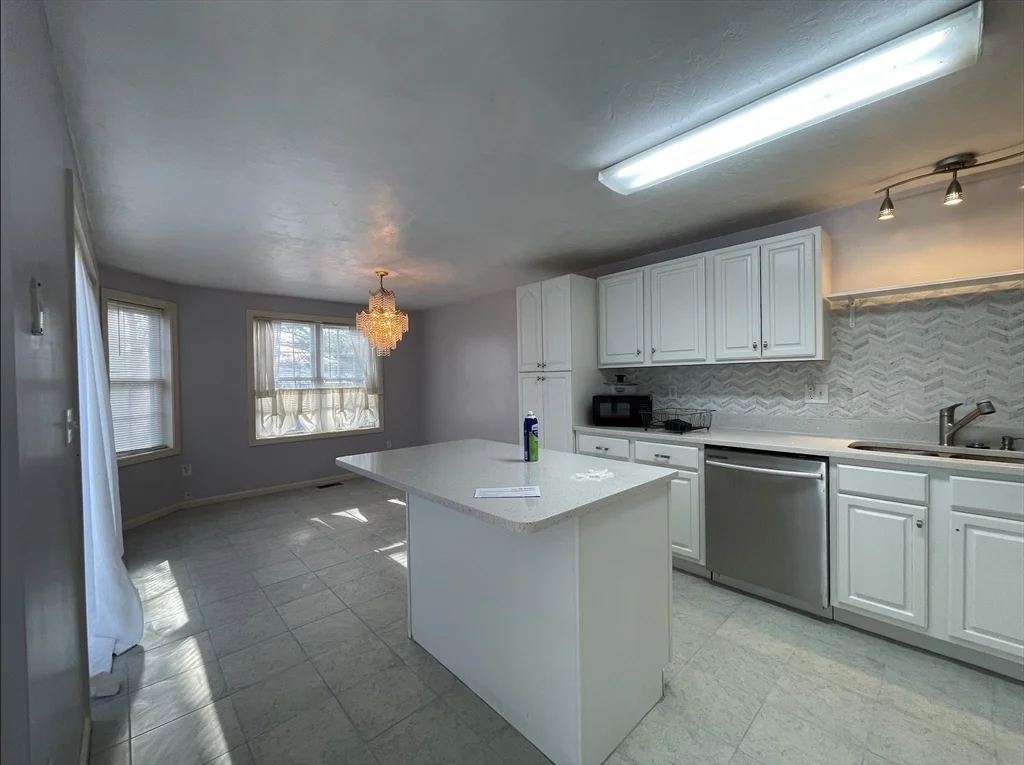3 bed, 2 bath apartment for rent at 55 Ledgecrest Dr Unit 55, Worcester — photo 2 of 10