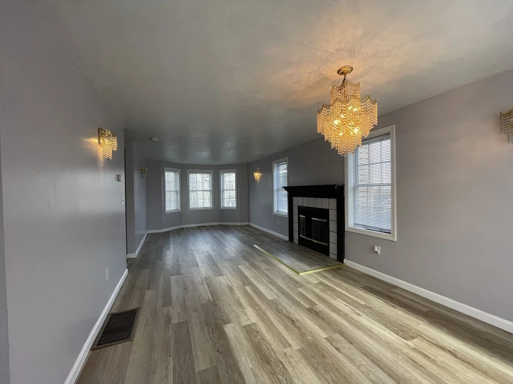 3 bed, 2 bath apartment for rent at 55 Ledgecrest Dr Unit 55, Worcester — photo 4 of 10