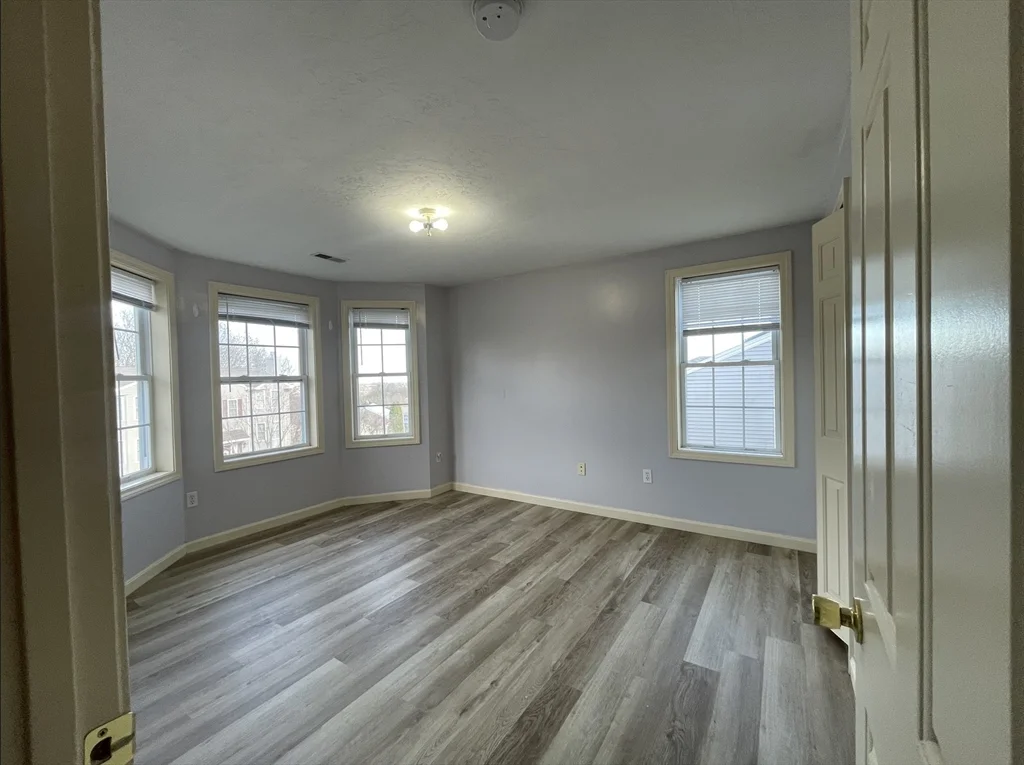 3 bed, 2 bath apartment for rent at 55 Ledgecrest Dr Unit 55, Worcester — photo 5 of 10