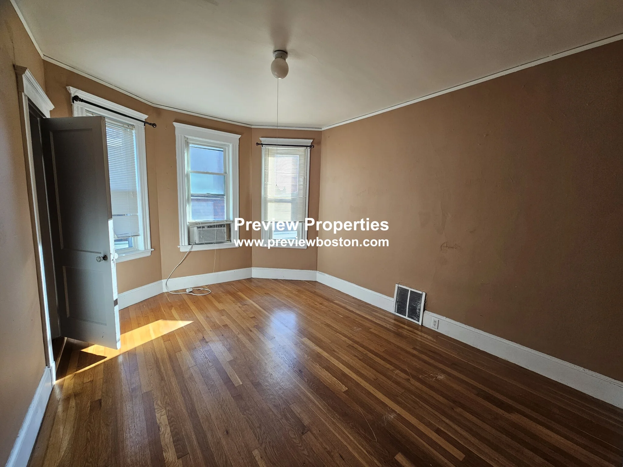 3 bed, 1.5 bath apartment for rent at 55 Leicester St Unit 3P, Brighton — photo 7 of 10