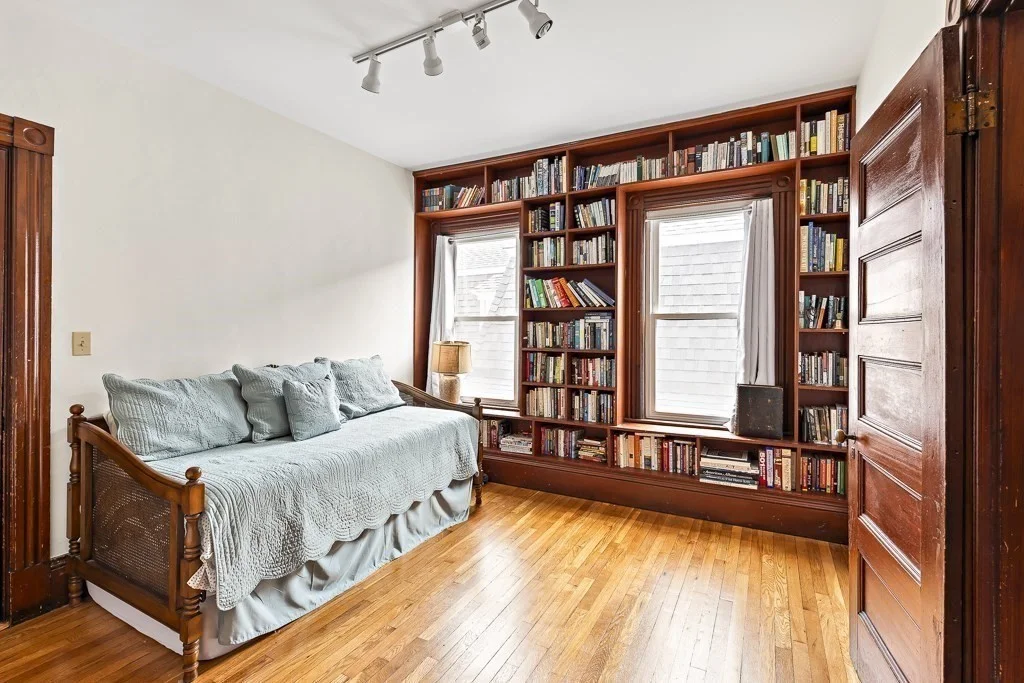 5 bed, 2 bath apartment for rent at 55 Main St Unit -, Winter Hill — photo 17 of 21