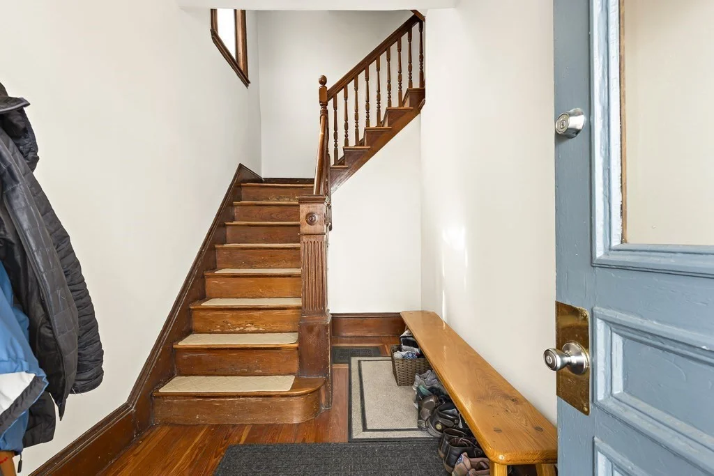5 bed, 2 bath apartment for rent at 55 Main St Unit -, Winter Hill — photo 3 of 21