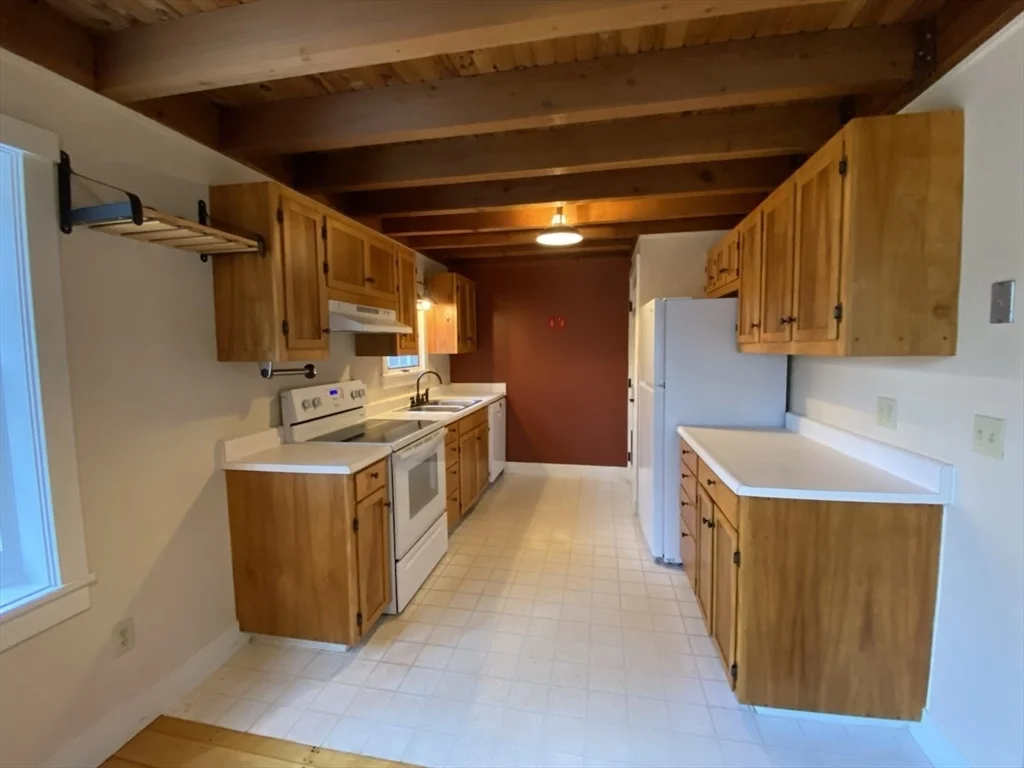 3 bed, 2 bath apartment for rent at 55 Montague Unit N/A, Sunderland — photo 4 of 16
