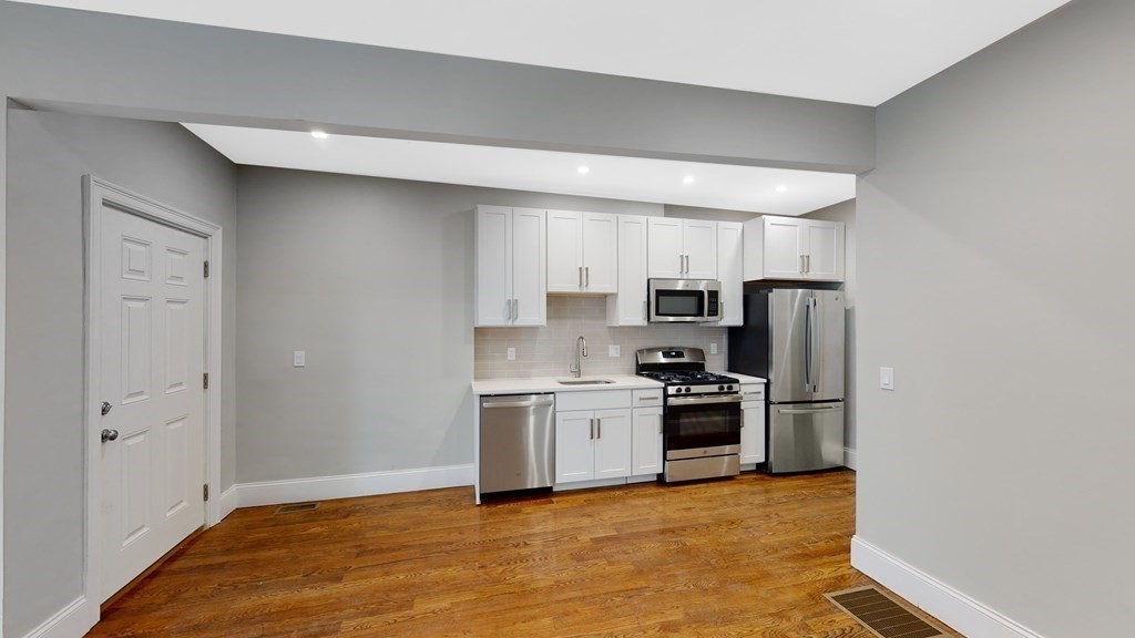 4 bed, 2 bath apartment for rent at 55 Mount Vernon St Unit 1, Dorchester — photo 4 of 16