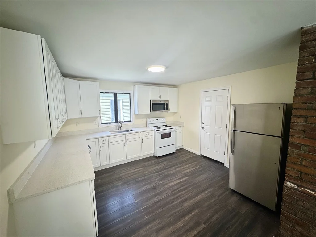 2 bed, 1 bath apartment for rent at 55 Myrtle St Unit 2, Everett — photo 3 of 10