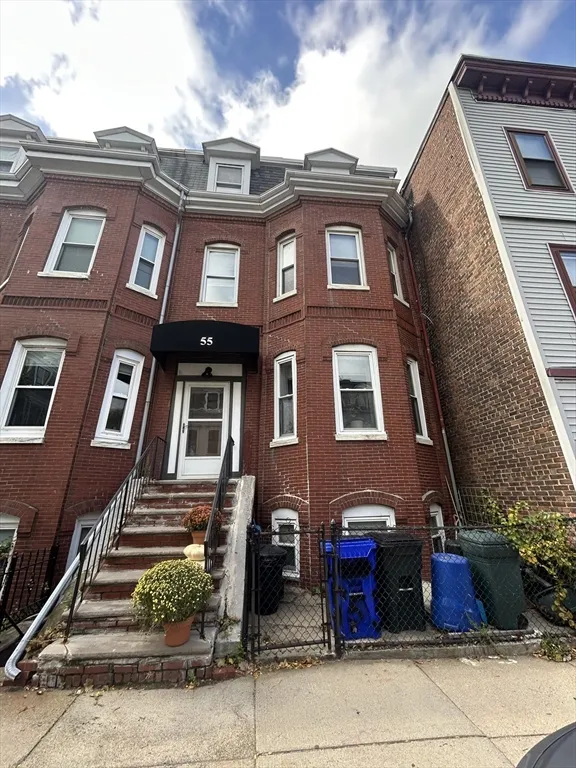 4 bed, 2 bath apartment for rent at 55 P St Unit 2, South Boston